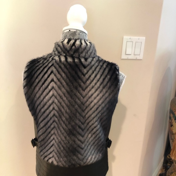 Fashionable Vest , l Fur , Animal print & leather - Picture 2 of 8